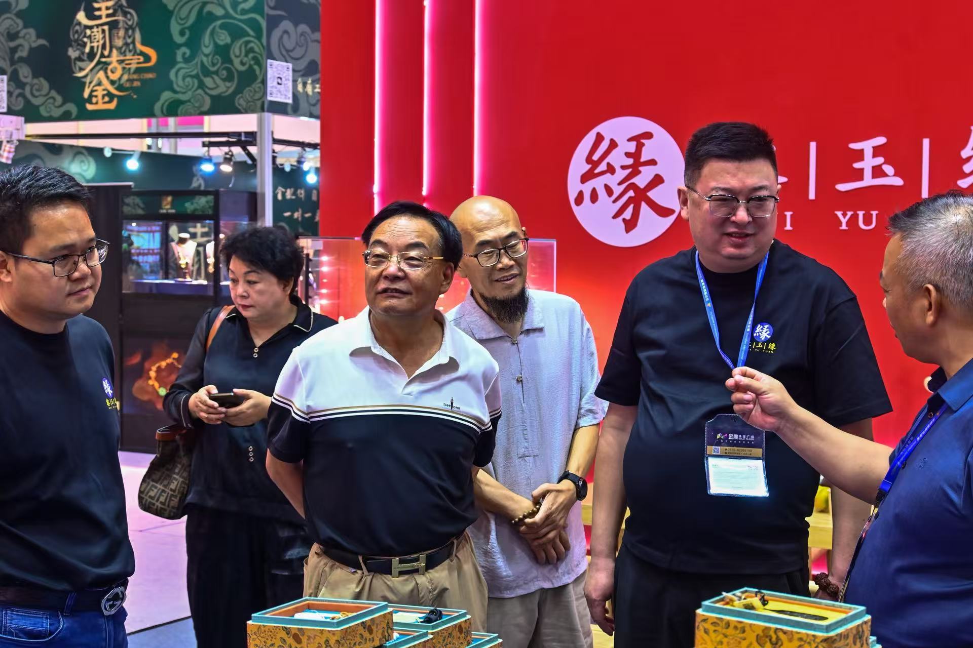 睿玉缘携127公斤野牛沟玉王惊艳亮相2025深圳国际珠宝展  开创和田玉文化新纪元