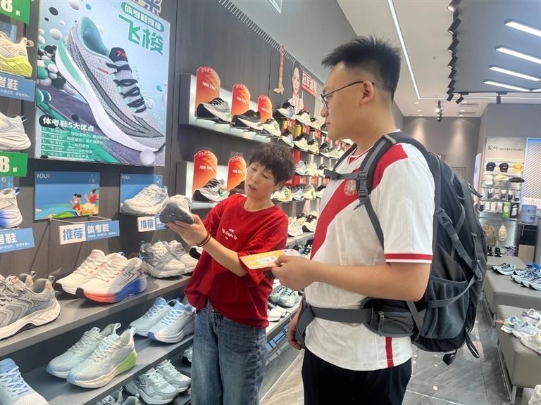 市民凭票根享受购物优惠