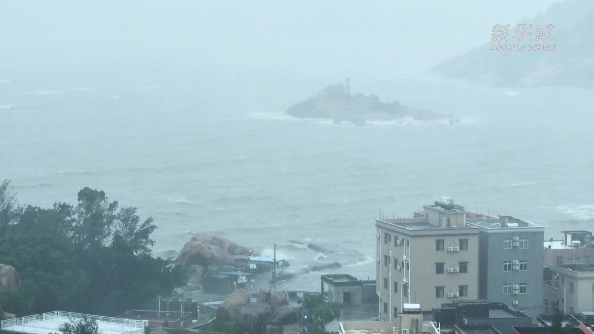 台风“塔巴”在广东江门登陆  记者一线直击