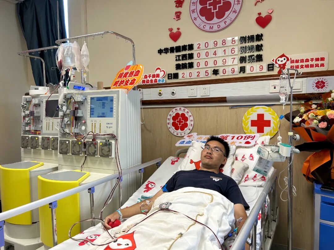 ▲9月9日，小胡正在进行造血干细胞采集