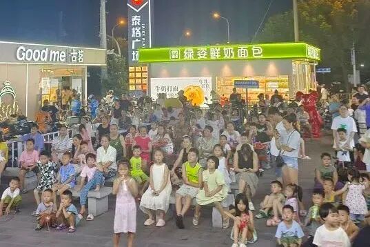 泰格广场上的人流