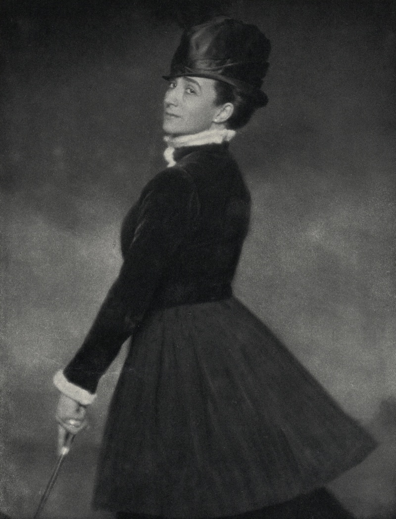 柏林画廊收藏的奥匈帝国摄影师申科尔(Karl Schenker)1910年为意大利演员玛利亚·卡米(Maria Carmi)拍的肖像照