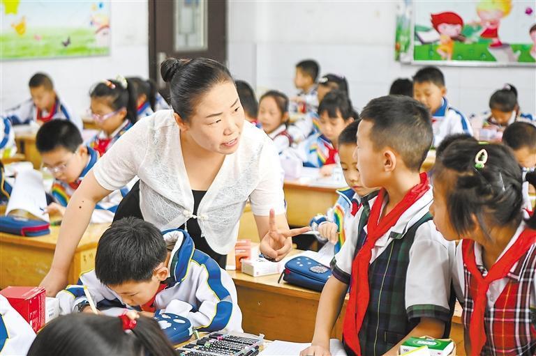 徐建婷鼓励学生们大胆表达自己的想法