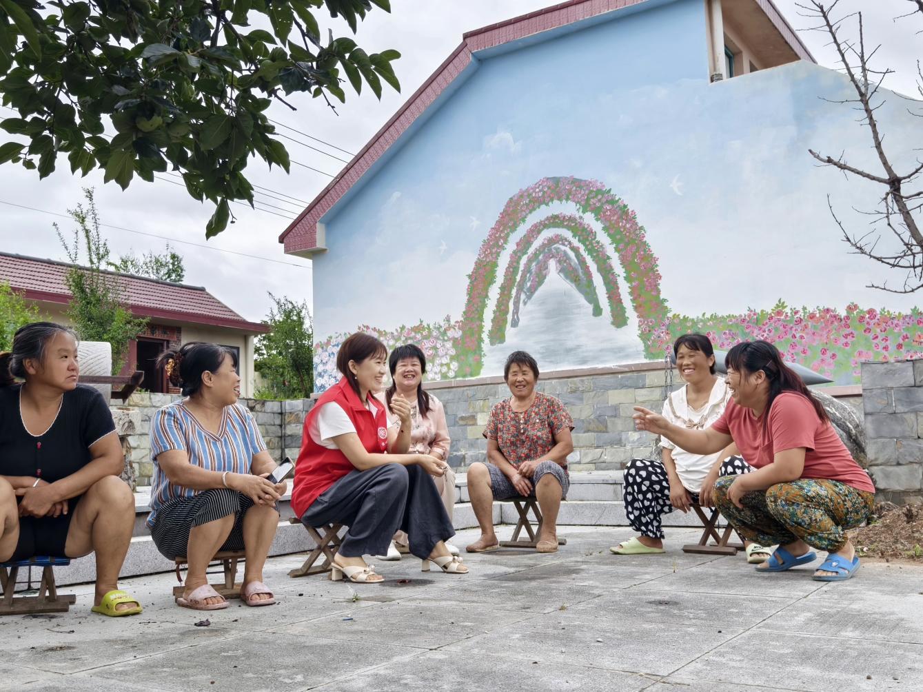 青岛乡里乡亲|松山村吹起文明新风!张小花巾帼志愿服务队点亮乡村“善治密码”