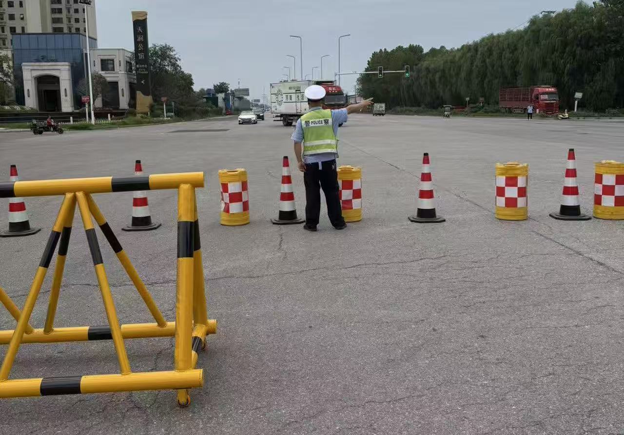 商丘市公安局交警支隊嚴管貨車限行 全力打響“藍天保衛戰”