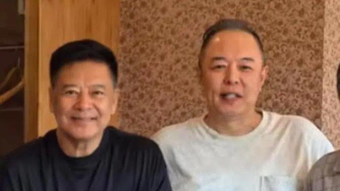 北电78级明星班相聚，张铁林变化大，周里京方舒没来，有2人已去世封面图