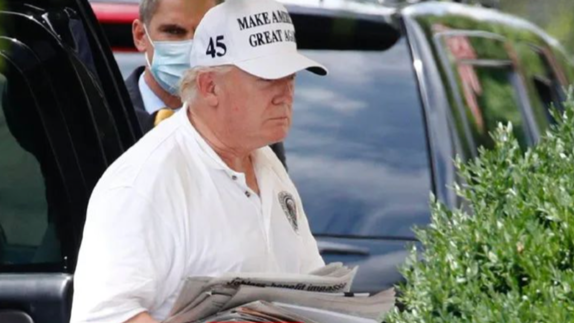 特朗普现身美网决赛 现场服用淡蓝色药片引发网友讨论