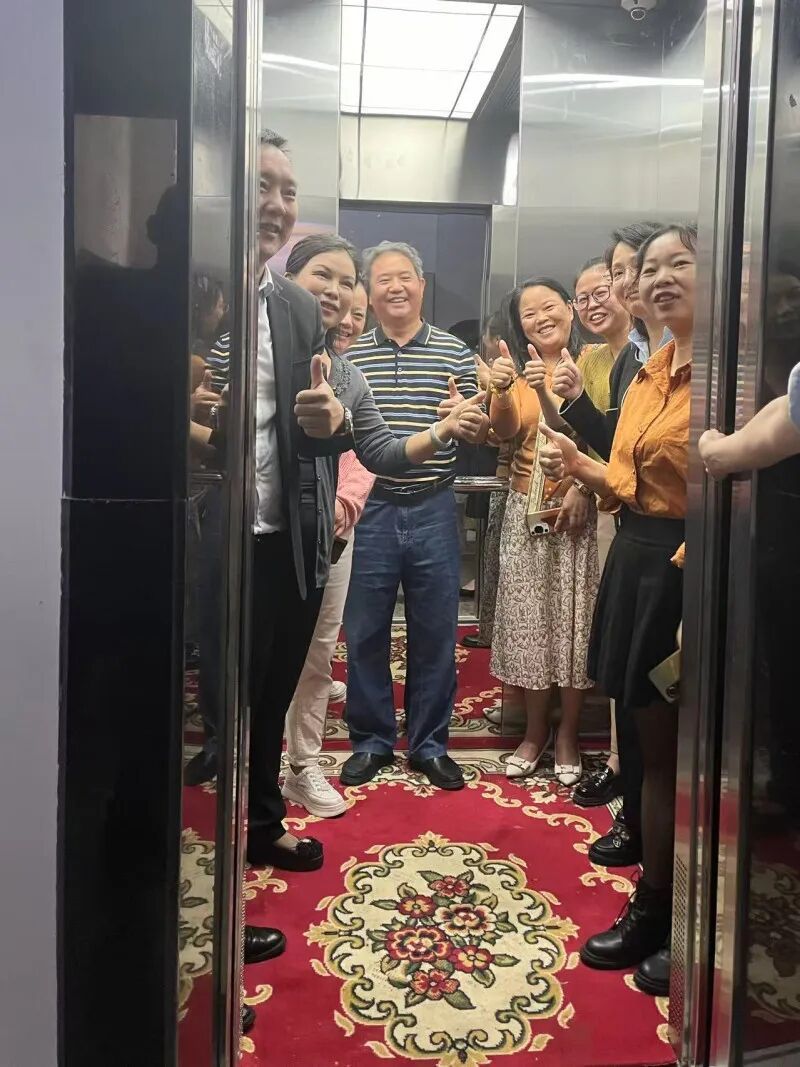 联诚花园电梯换新项目，让居民的幸福成“一键直达”。均为晚报通讯员 徐子蕴拍摄