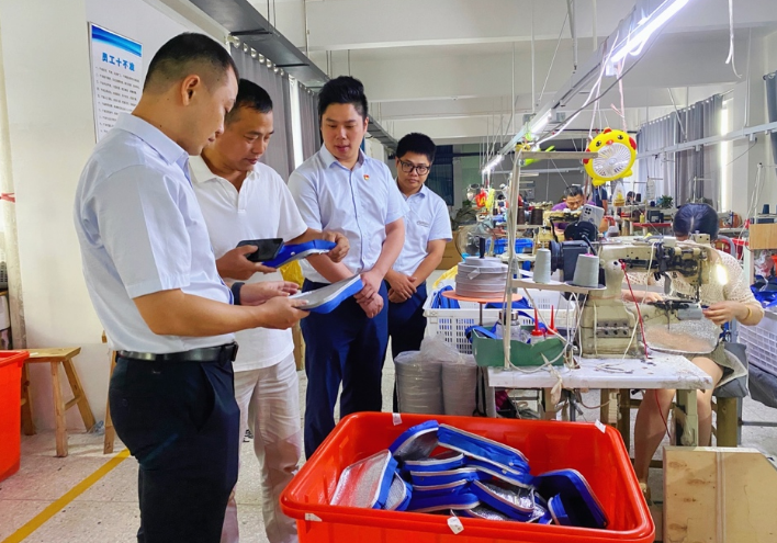 九江银行“党建+金融”精准赋能横峰箱包产业跑出加速度