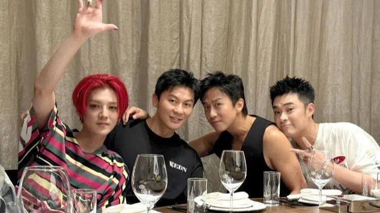 李晨终究未能融入邓超、陈赫和鹿晗的圈子，三人发合照唯独撇下他封面图