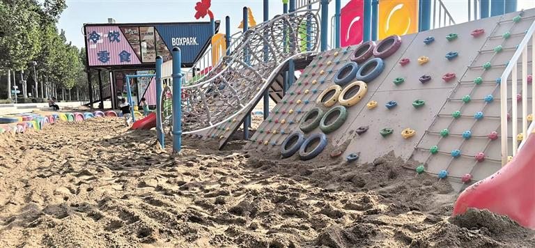 鶴壁市淇濱區：淇河歡樂沙灘添新趣 免費兒童游樂設施受青睞