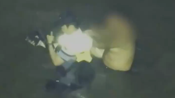 韩国34岁海警为救中国老人牺牲：脱下救生衣给老人，自己不慎被海水冲走