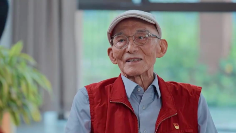 游本昌回应为何与妻子一起入住养老院