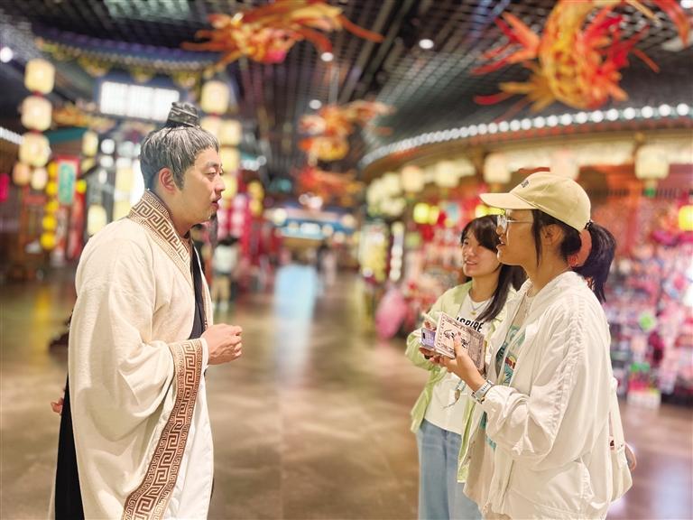 风起大汉沉浸式演艺街区内游客和工作人员互动