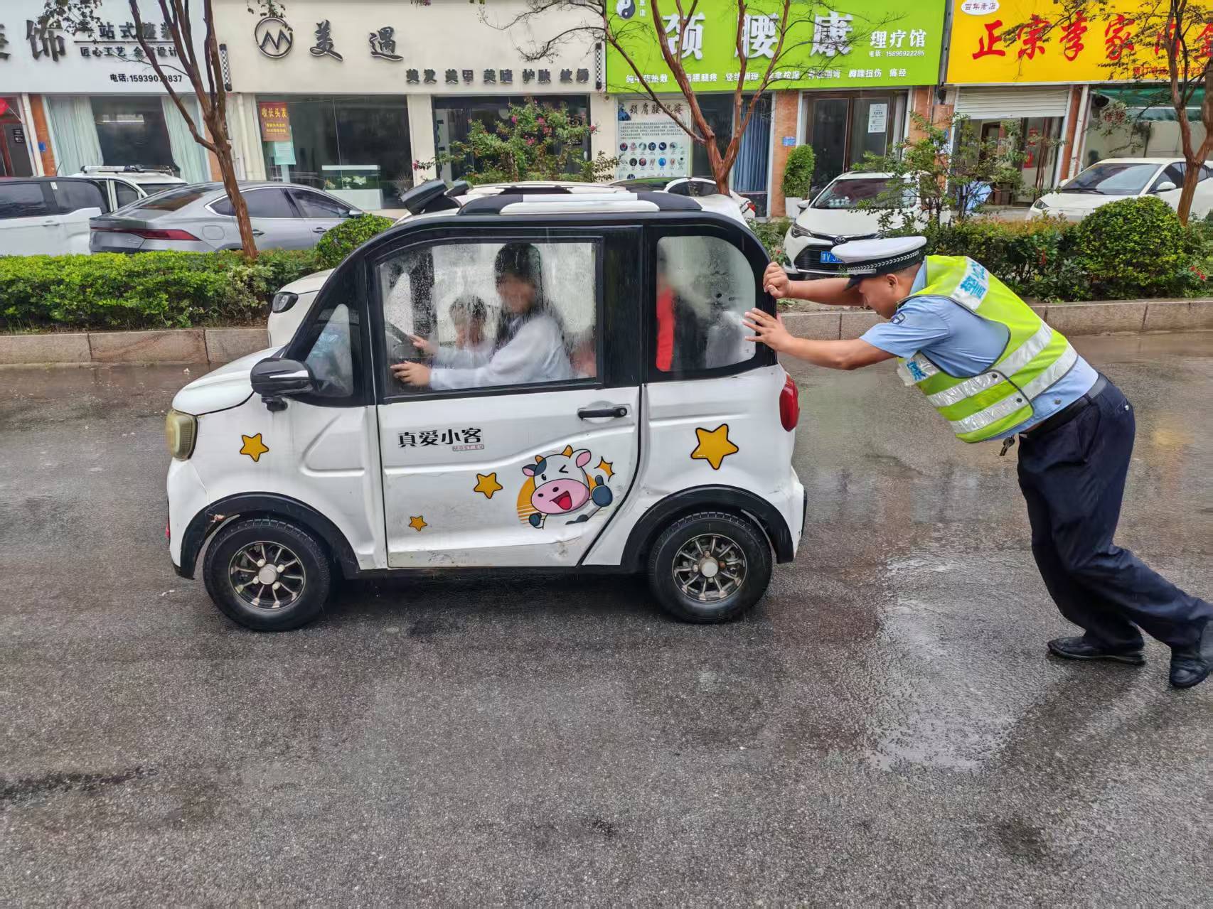 商丘市公安局交警支隊“五強化”全力做好汛期道路交通安全應急管理工作