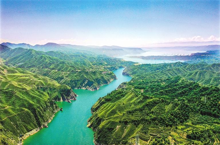 永靖县知名景点黄河洮河交汇处