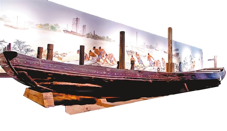 隋唐大運河文化博物館展出的“洛陽運河一號”古沉船。