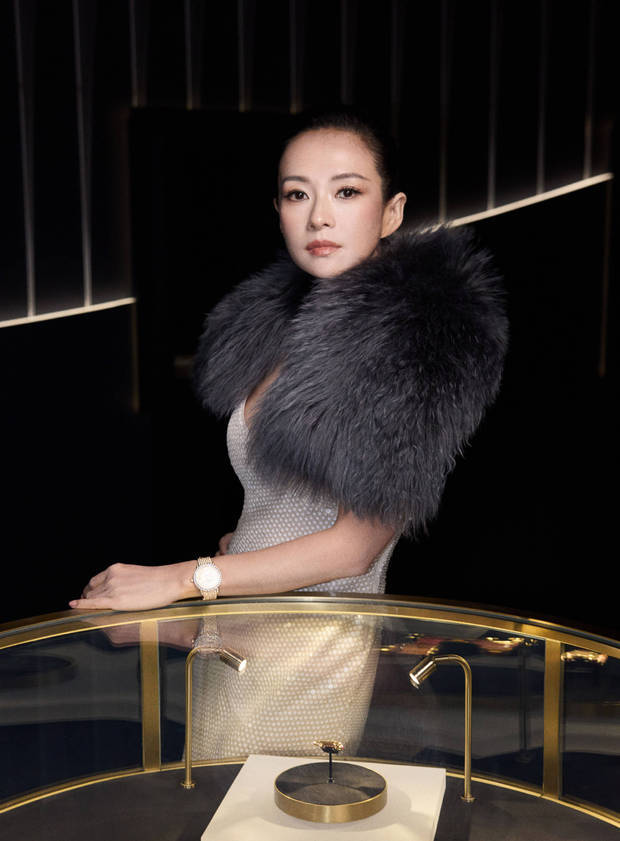 章子怡气场全开，女王范儿十足。