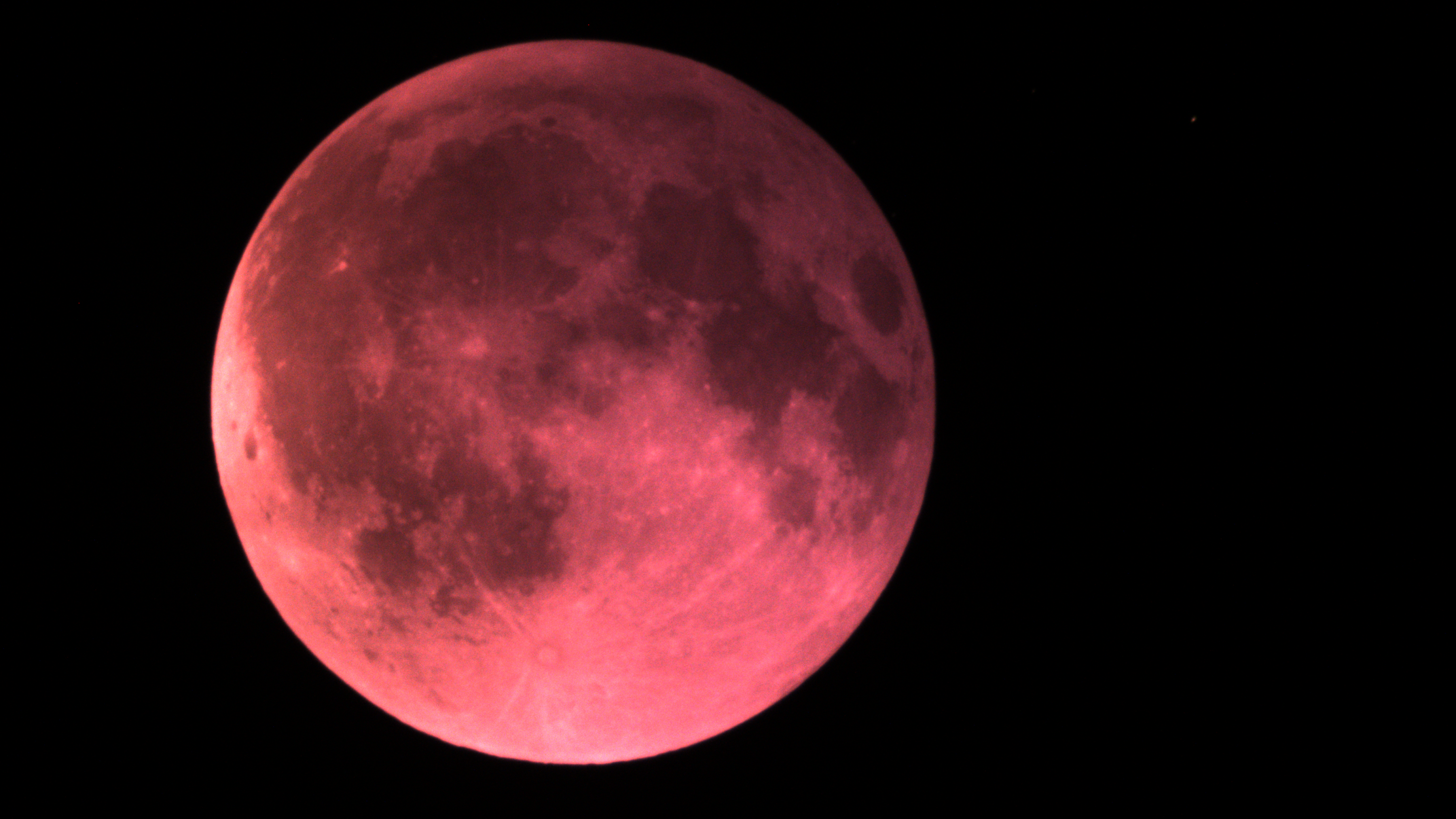 深圳、喀什两地气象部门联合成功开展月全食观测与直播