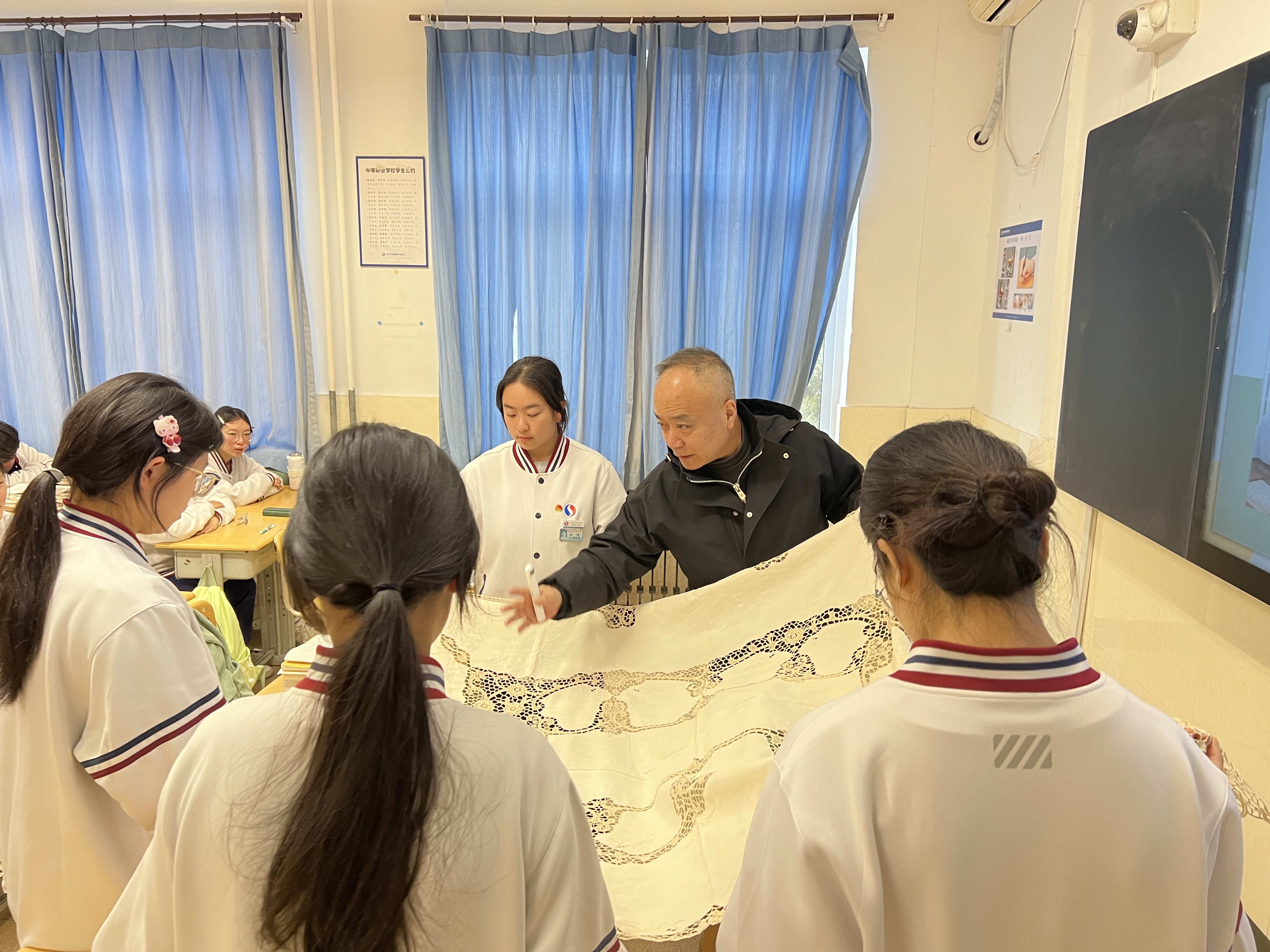 青岛乡里乡亲|鲁绣即墨花边王军:鲁绣文脉连古今,花边活脉传薪火