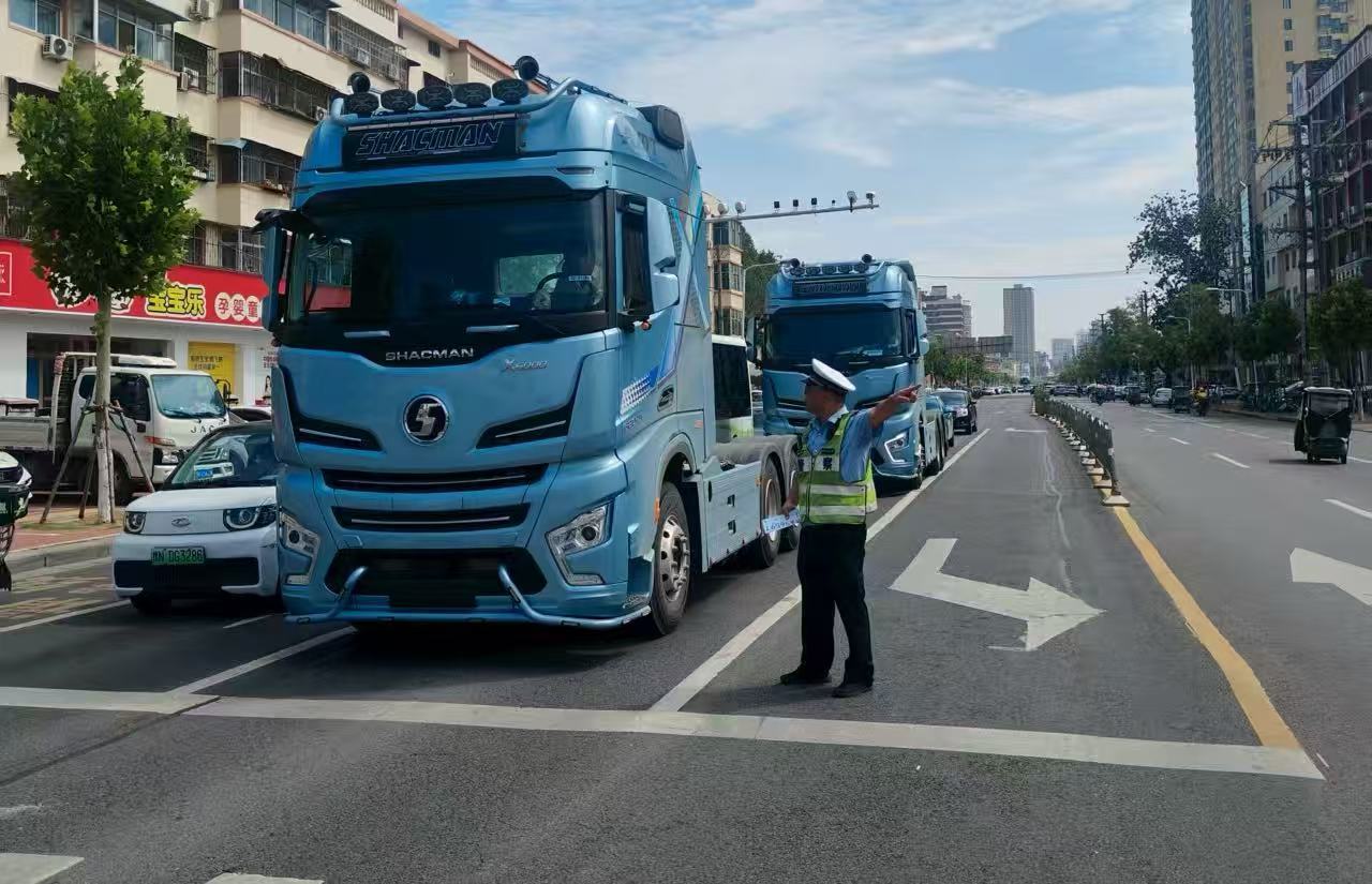 商丘市公安局交警支隊嚴管貨車限行 全力打響“藍天保衛戰”
