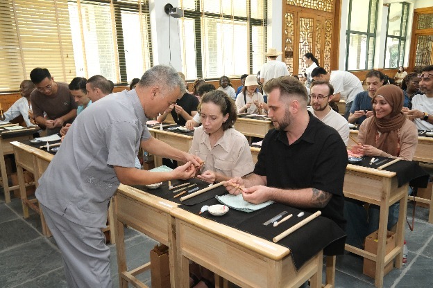 “毛笔文化人文交流基地”在中国毛笔文化博物馆挂牌