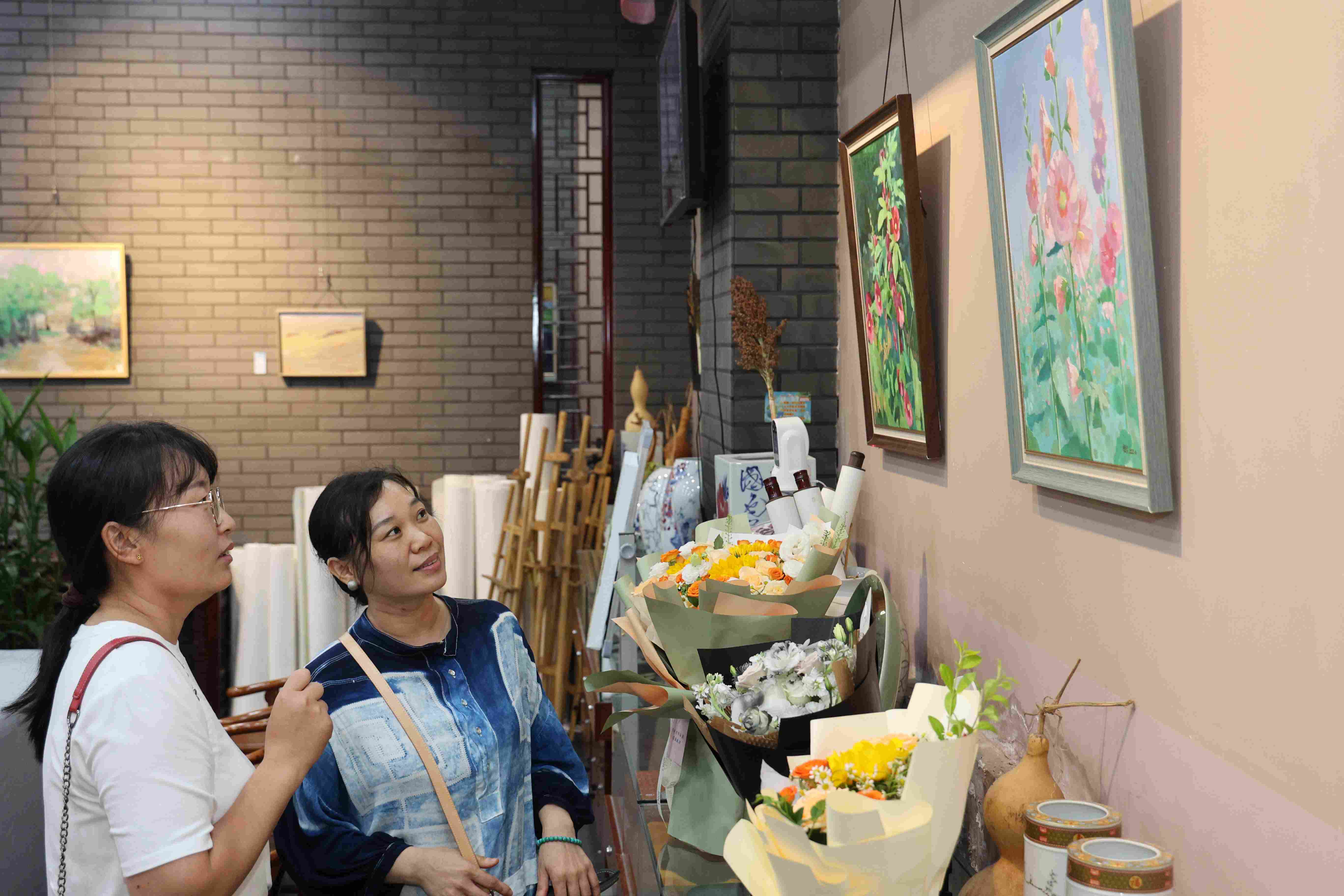 河北沧州：“方寸之间”献礼第41个教师节林鸰、殷实油画小品展开幕