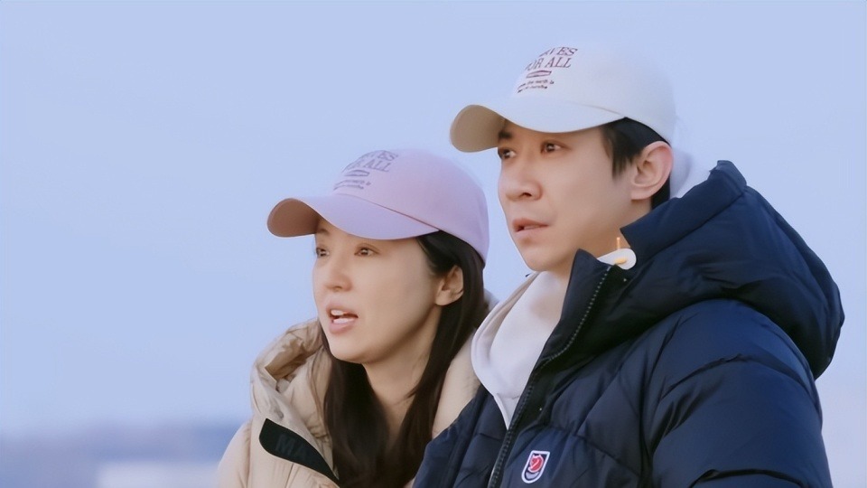 明星夫妻能消停点不？为圈钱上800个综艺，那点破事全国人民都看腻了封面图