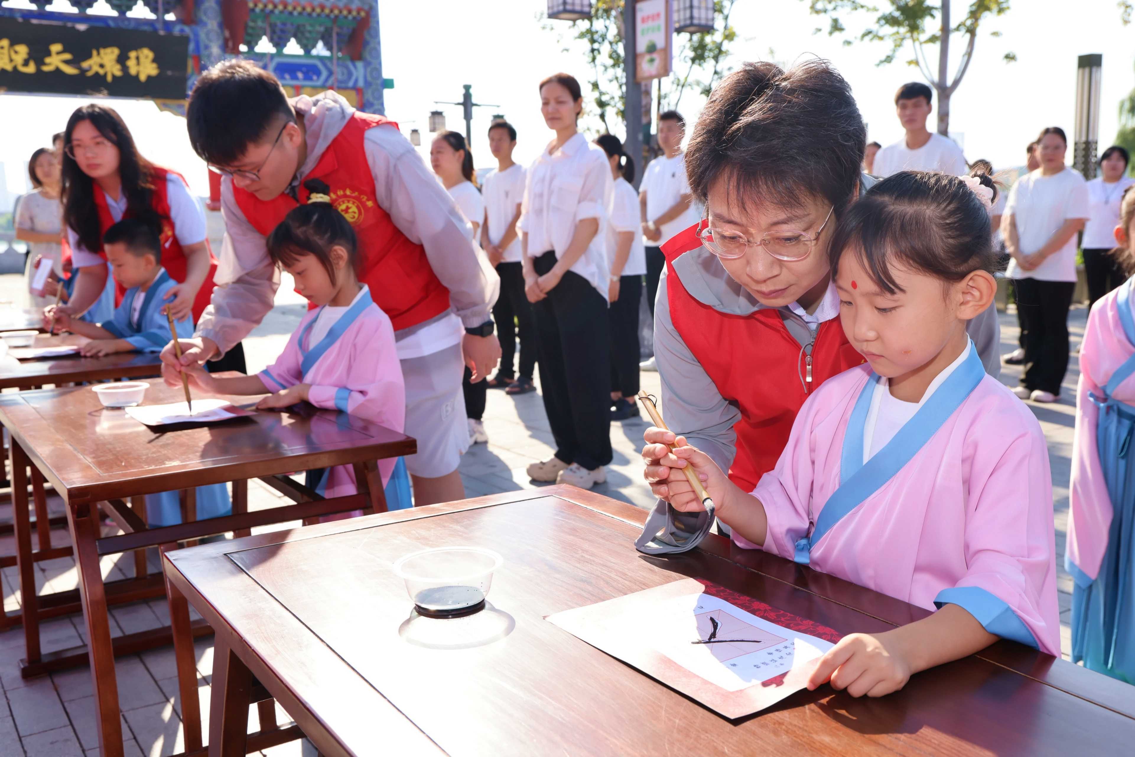 沧州市运河区：“开笔礼”溯运河文脉启智明礼