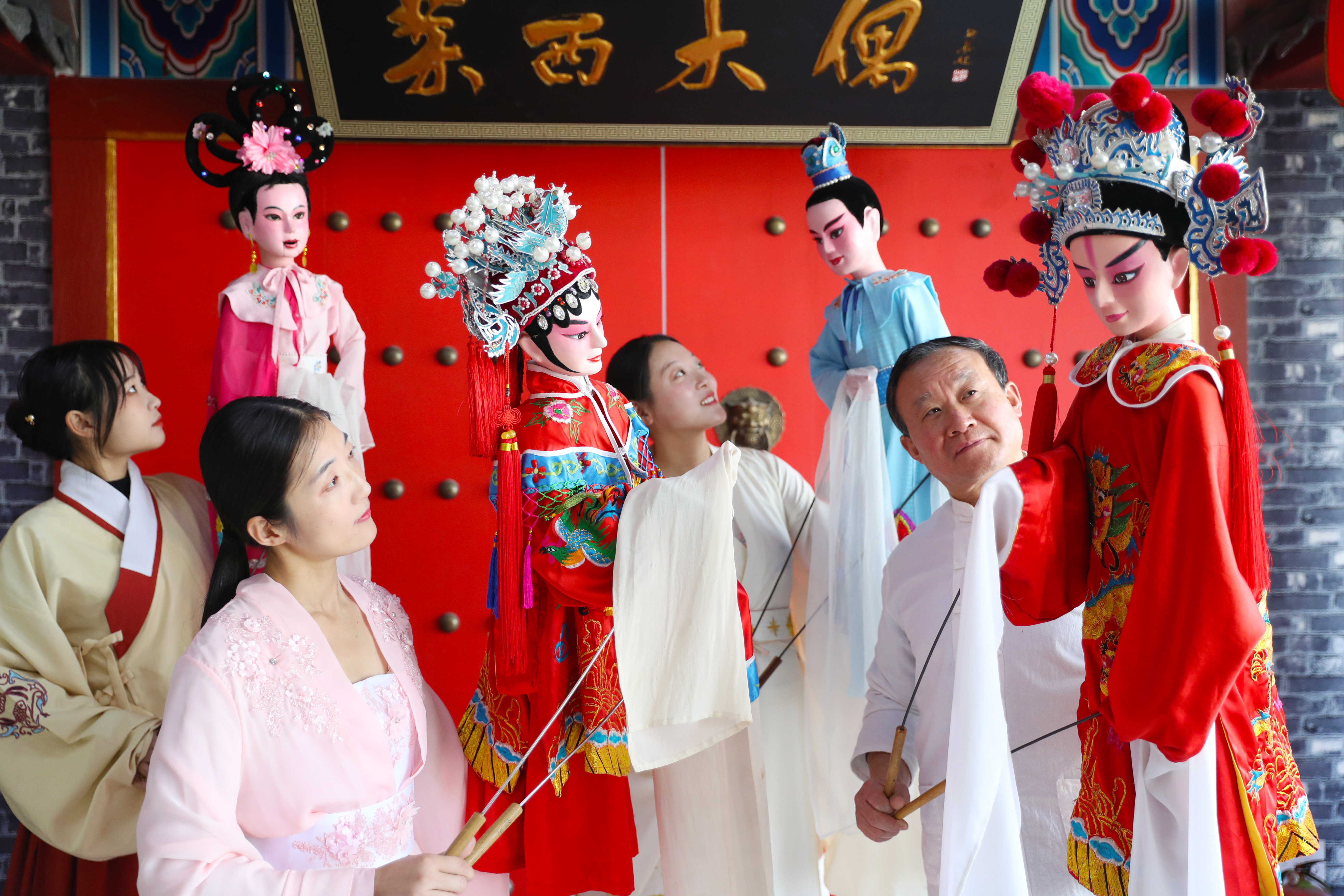 青岛乡里乡亲|方寸戏台间,千年木偶“活”起来!姜玉涛:让莱西木偶戏在新时代焕发光彩