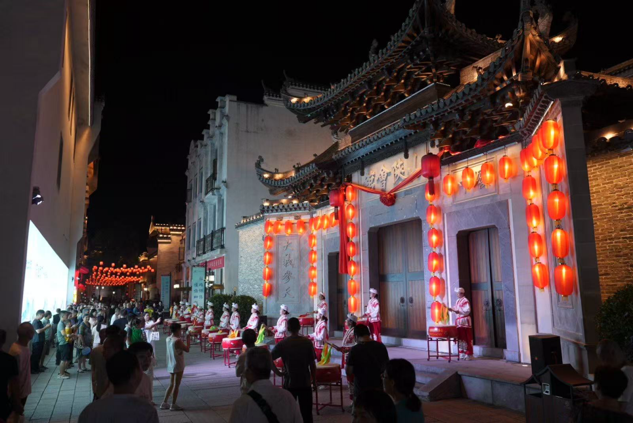 △ 洪江古商城夜景。