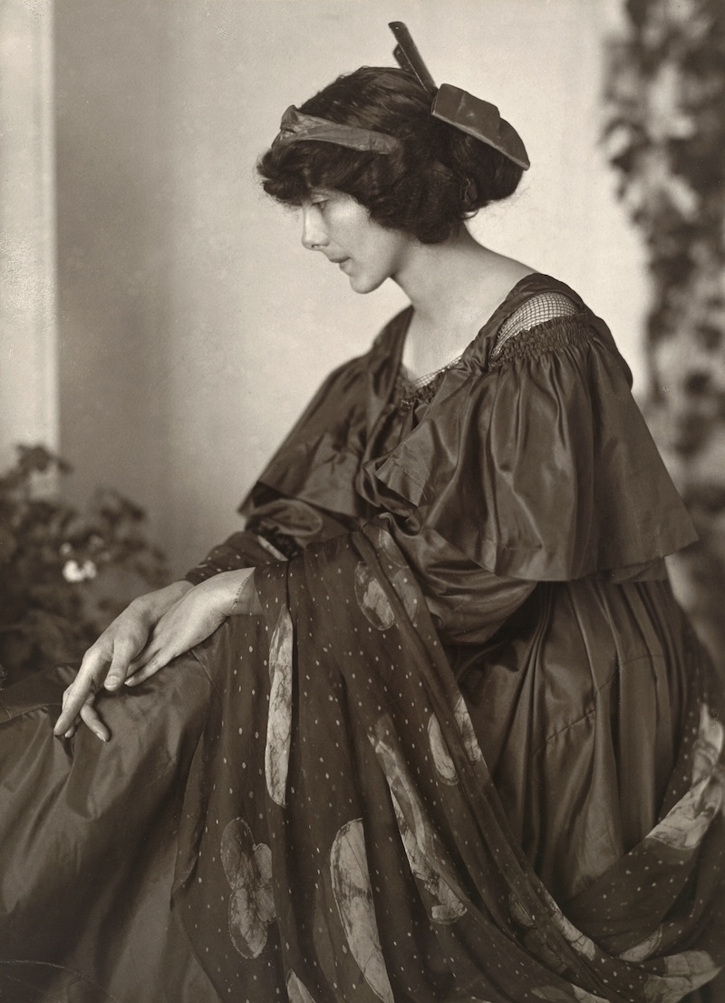 希尔斯多夫(Jacob Hilsdorf)为新艺术运动代表慕特修斯(Anna-Muthesius)拍的肖像照,1911年 图 Berlinische Galerie