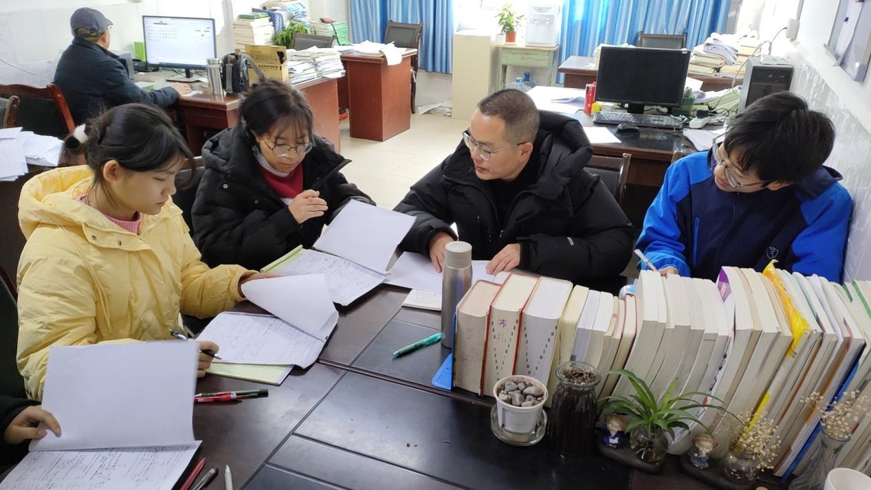 吳云威校長給學生輔導