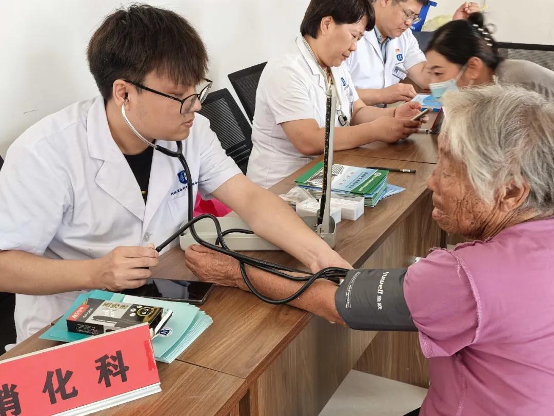 沧州中西医结合医院东院区：“回馈家乡 服务百姓”公益义诊走进焦远村