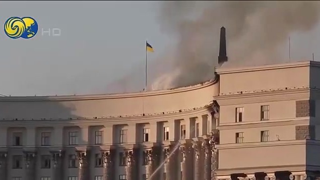 乌政府办公大楼首遭俄军袭击受损
