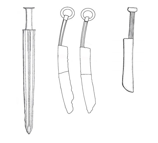 钟离君柏的一把青铜剑,长四十七厘米;两把草原风格的青铜刀,长二十八点八厘米;八名殉人各有一把较小的青铜刀,图中的这把长十三点五厘米。