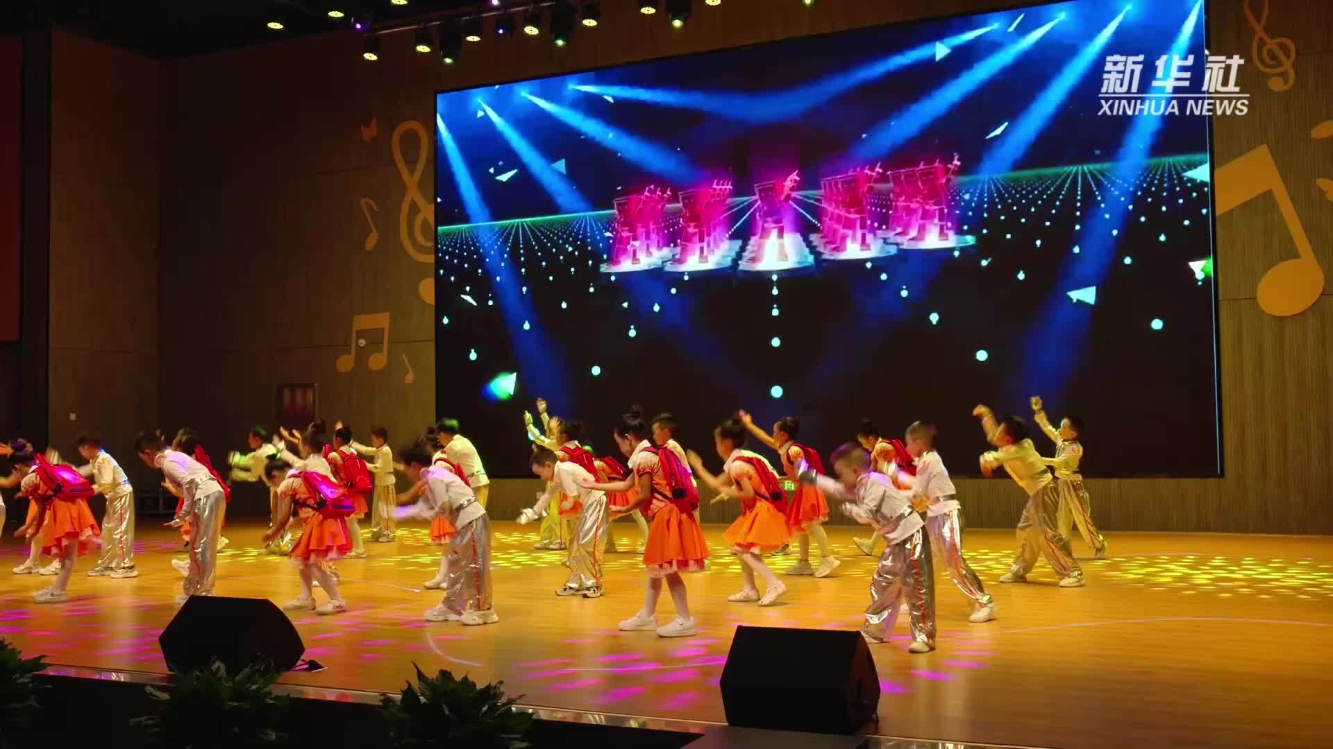 湖北恩施：校园炫酷科普秀 互动体验乐悠悠