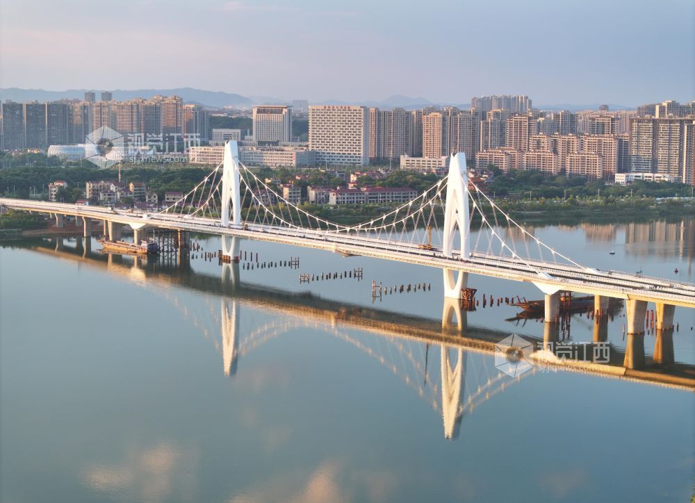 9月15日，江西省吉安市泰和县澄江大桥主体工程完工，即将建成通车。