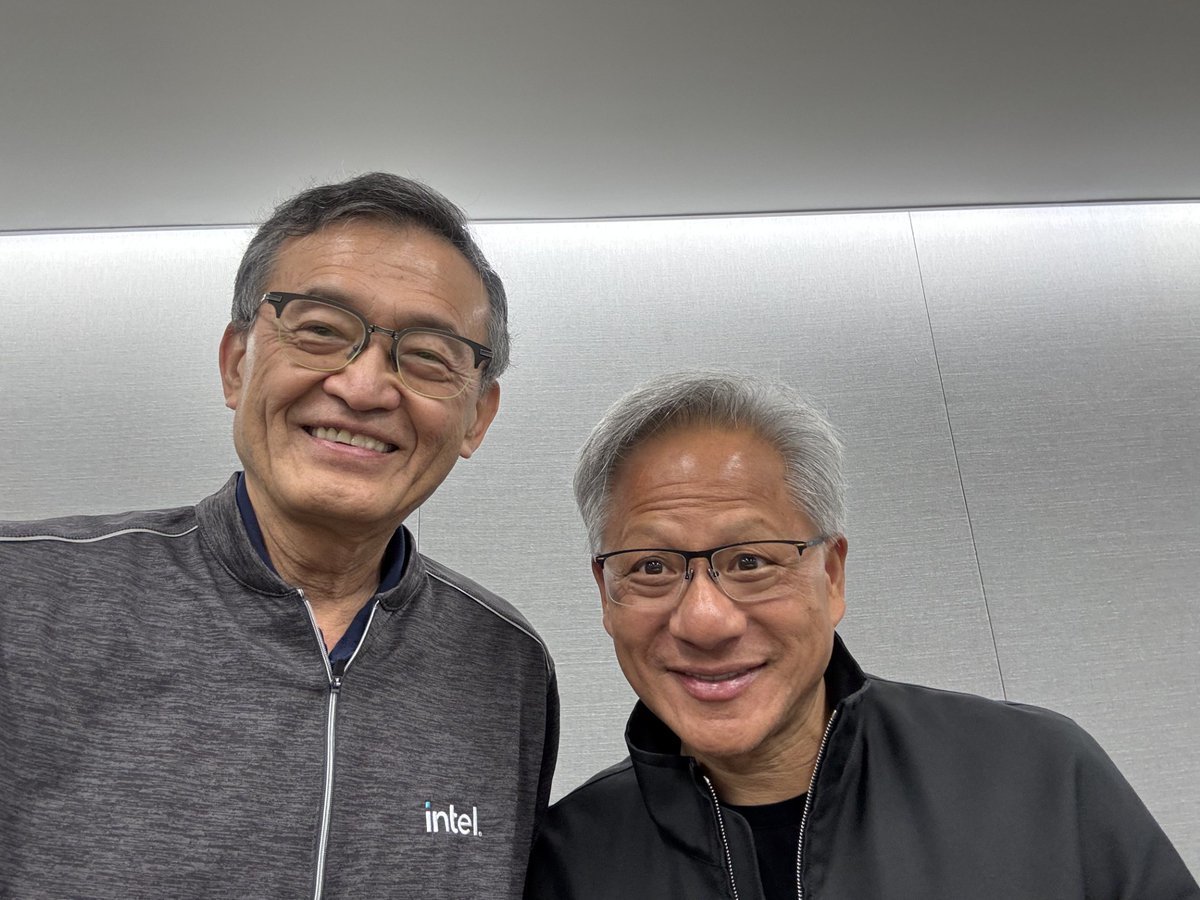 陈立武公布的与黄仁勋合影