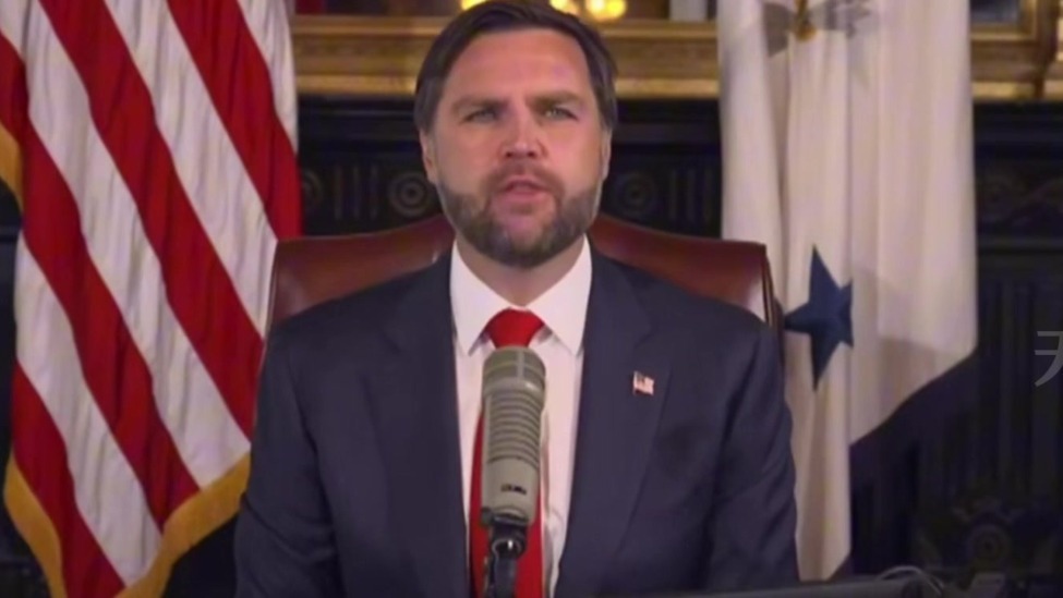 万斯：柯克的遗孀悲痛欲绝，竟然有人在他的坟头蹦迪