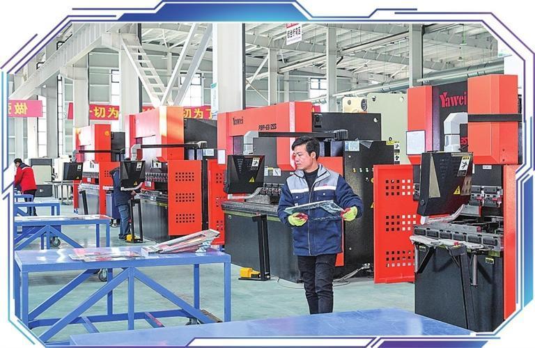 环县易事特“东数西算”装备制造项目智能化生产车间　俄少飞