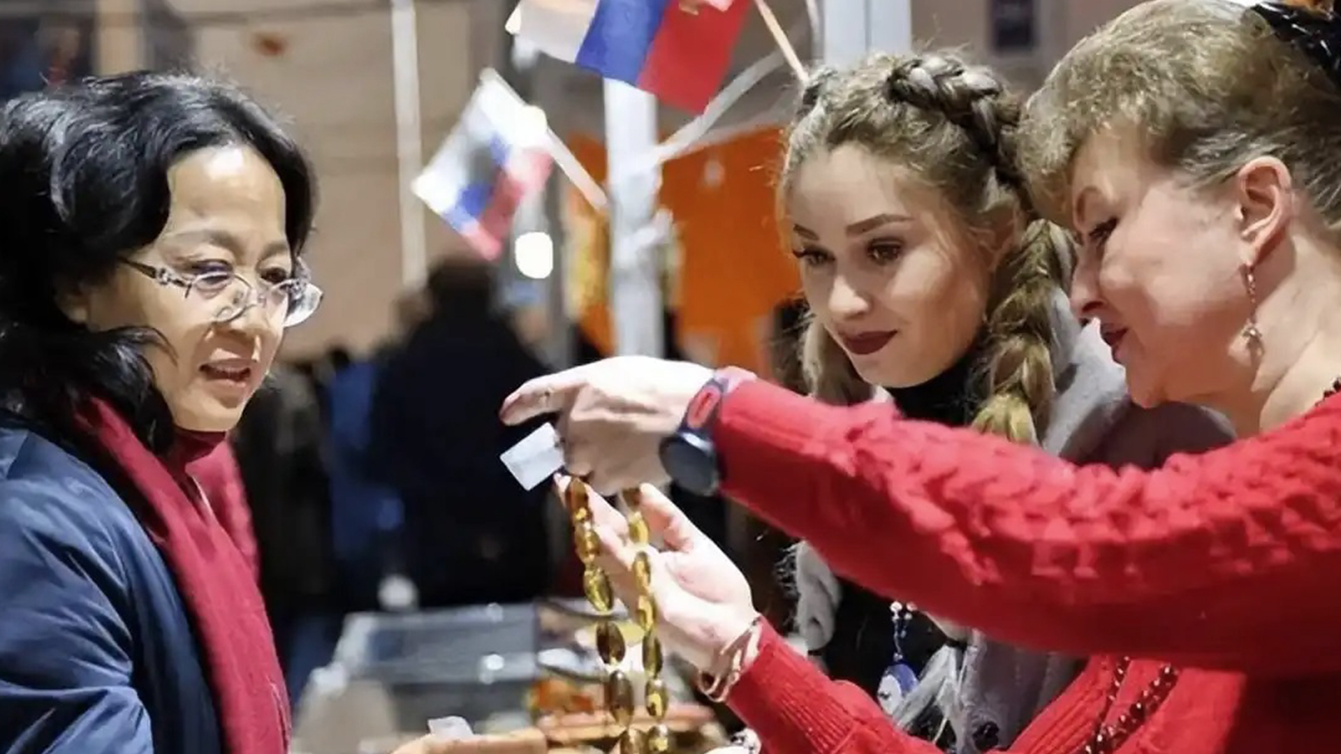 中俄免签新政今日正式实施，首批俄罗斯游客已抵达黑龙江黑河