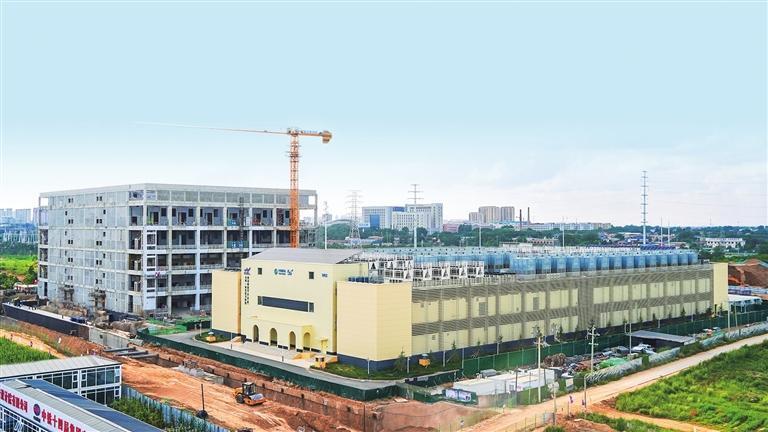 中国移动（甘肃&middot;庆阳）数据中心里，N01、N02新型工业化数据中心已建成投运，B01数据中心正在加速建设。冯喜斌