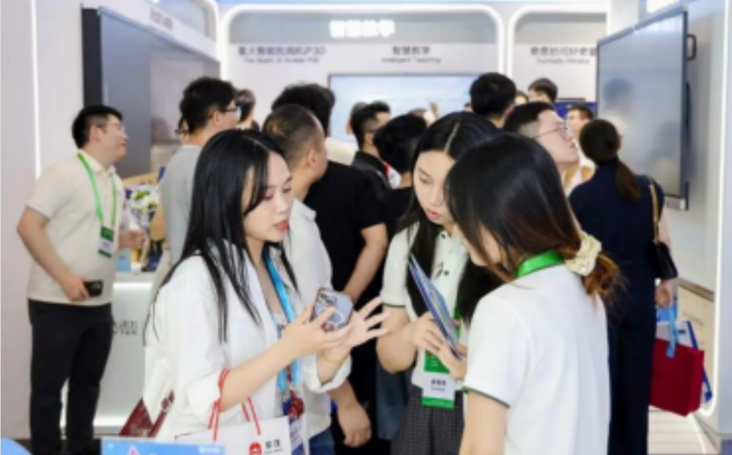 “教育 + AI”赋能县域教育振兴 海亮科技携全场景方案亮相第十一届亚教展