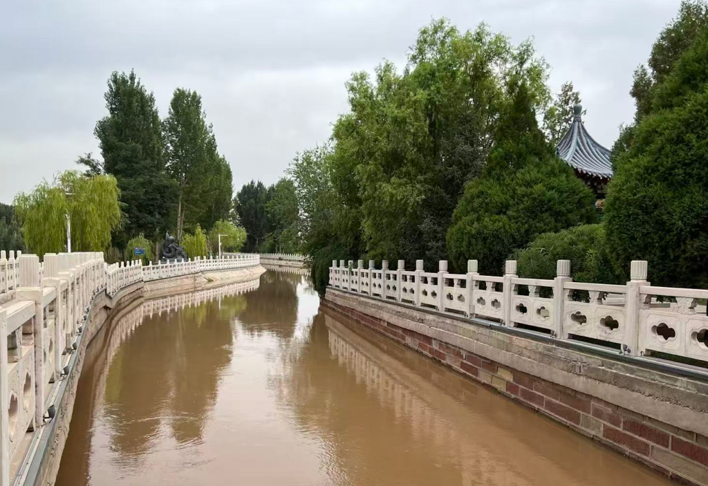 图3　大清渠（作者　摄）