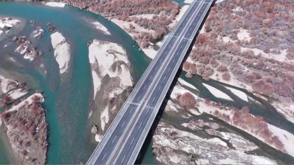 大国工程在新疆丨这才是真·穿越！看乌尉高速如何改写新疆时空版图