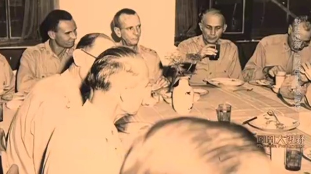 回国后被迫频繁发表演讲，温莱特反复回忆被俘经历，因苦闷压抑而酗酒