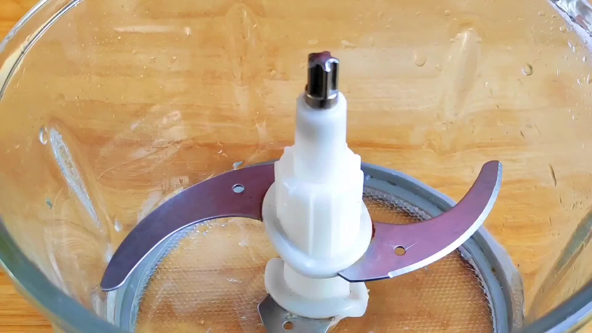 把莲藕放进绞肉机里，这做法马上要失传了，出锅外焦里嫩，真好吃