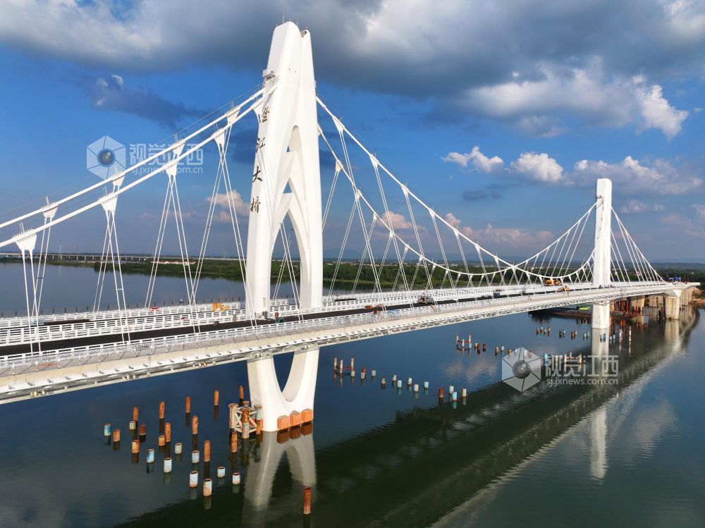 9月15日，江西省吉安市泰和县澄江大桥主体工程完工，即将建成通车。
