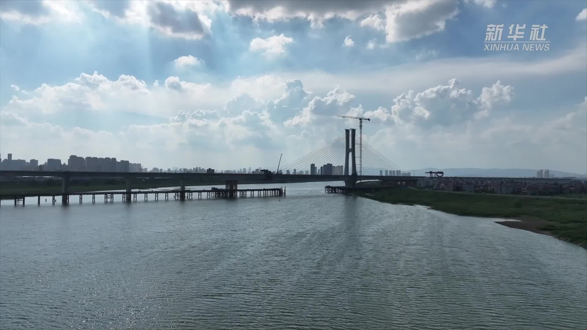 昌九高铁跨赣江主桥全部合龙